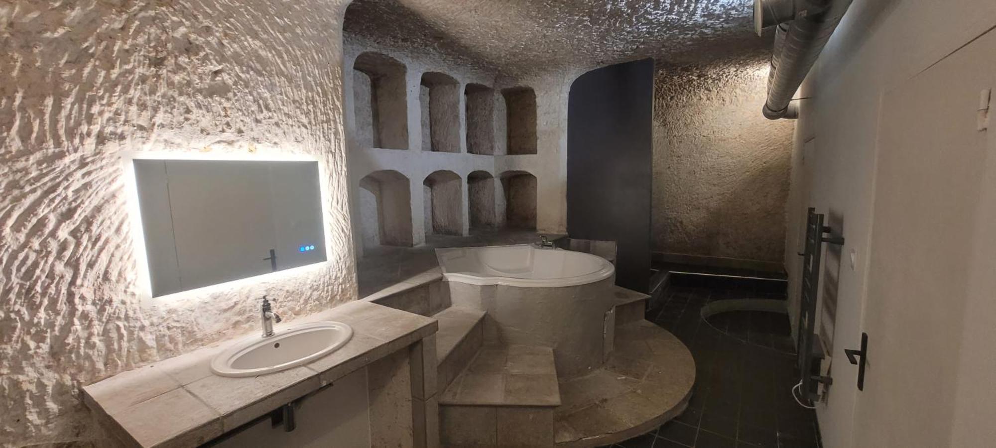 Troglodyte Baths Apartment Saint-Etienne-de-Chigny Exterior photo