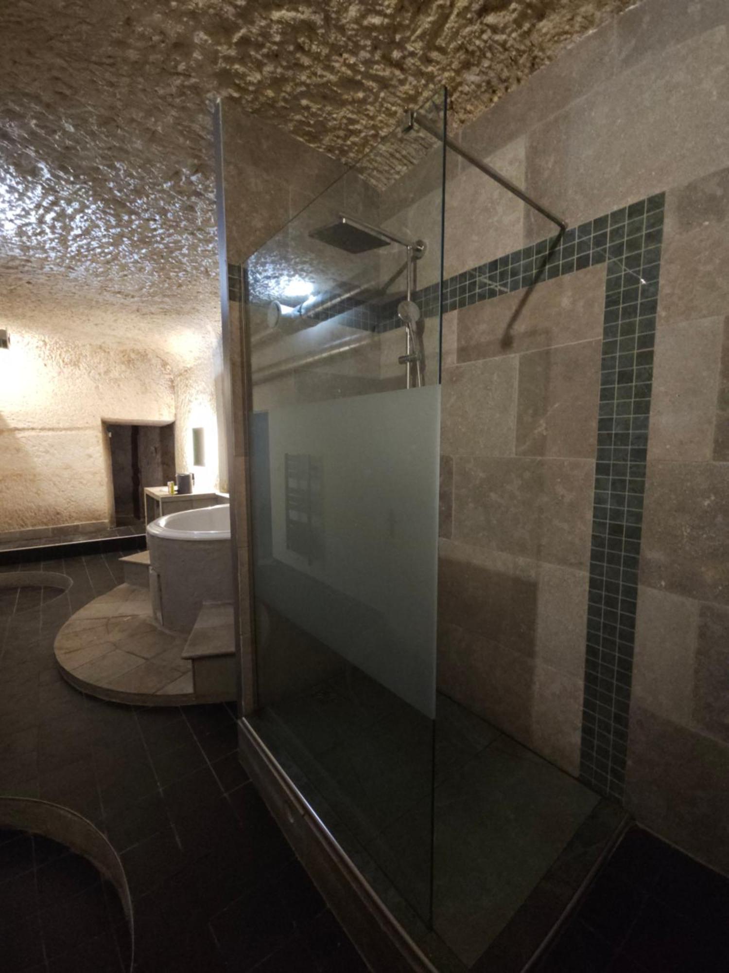 Troglodyte Baths Apartment Saint-Etienne-de-Chigny Exterior photo